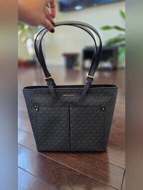 Michael Kors Jet Set Medium Logo Pocket Tote Bag – Black